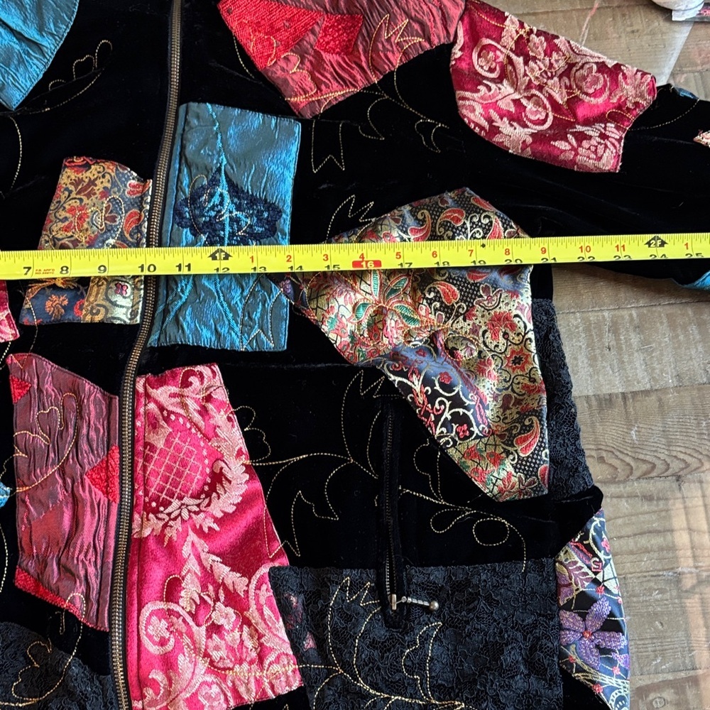 Beautiful Vintage, Eye Catching✨ Chicos Patchwork Velvet Women's Jacket 🤩 - Picture 10 of 11